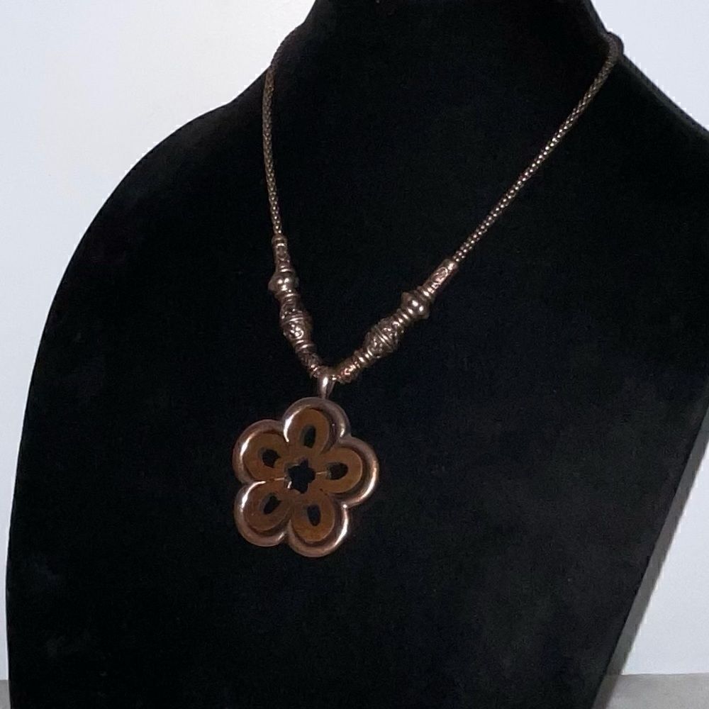 Beautiful Copper & Wood Flower Power Necklace Reversible - Picture 5 of 10